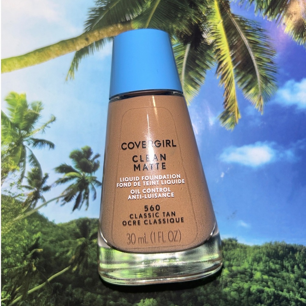 Covergirl Clean Matte Liquid Foundation 560 Classic Tan Oil Control 1 fl oz NEW